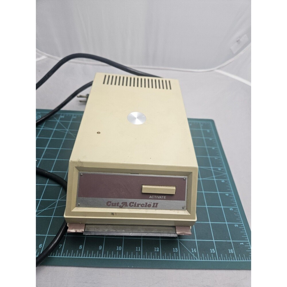 Cut A Circle II Circles Badge A Minit Model 2800 - 2.25 in & 2.75 in